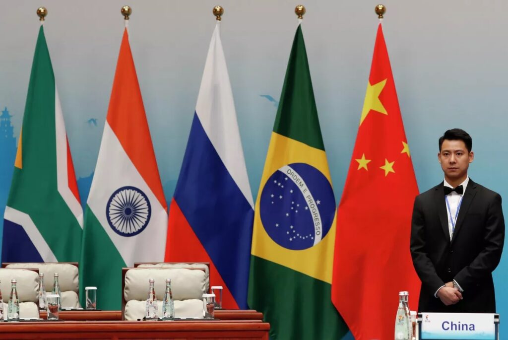 Tương Lai Của Đồng Đô La: Sân Khấu Liệu Có Thuộc Về Các Nước BRICS